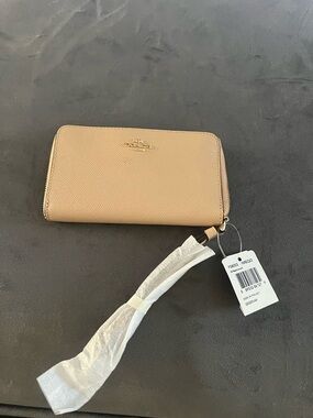 NWT Coach Zip Around Wallet in Light Taupe